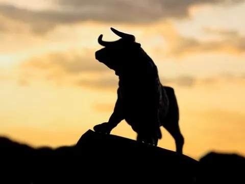 Một CTCK dự báo VN-Index sẽ tăng vượt đỉnh cũ vào năm sau, kịch bản tích cực có thể lên 2.188 điểm