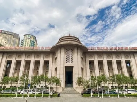 Lãi suất liên ngân hàng tiếp tục giảm, kênh cho vay OMO của NHNN bị 'ế', tỷ giá USD tự do mất mốc 27.000 đồng