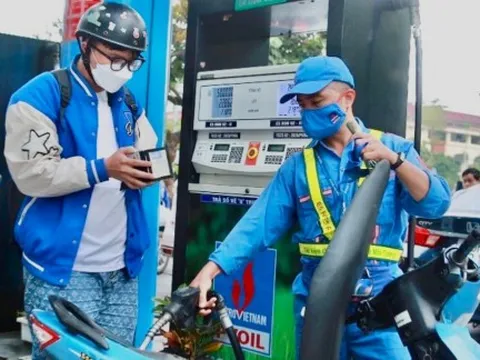 Giá xăng giảm về dưới 20.000 đồng/lít