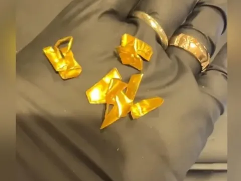 Chiếc điều hòa 20 năm tuổi được săn tìm vì phát hiện logo 6 chữ cái được làm hoàn toàn từ vàng nguyên chất