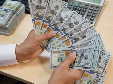 Tỷ giá USD hôm nay 19/12: Vietcombank, BIDV điều chỉnh giảm, chợ đen lên 27.000 đồng