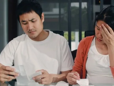 Vợ chồng tranh cãi nảy lửa vì việc trả lương tháng 13 cho giúp việc dịp Tết