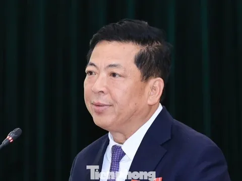 Bộ trưởng Xây dựng nói thẳng việc giao thông quá tải, đô thị ngập lụt