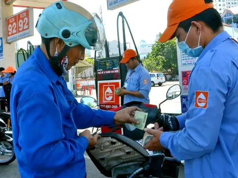 Giá xăng giảm về gần 19.000 đồng/lít, dầu hỏa rẻ hơn 700 đồng/lít