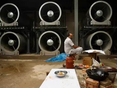 Được ví là "thủ đô ngạt thở", quốc gia này xây cả tháp lọc không khí khổng lồ ngoài trời mà vẫn không ăn thua