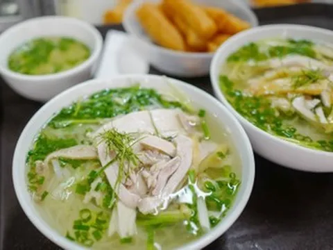 Bạn trai luôn trả dư tiền mỗi lần ăn phở, cô gái xúc động khi biết lý do