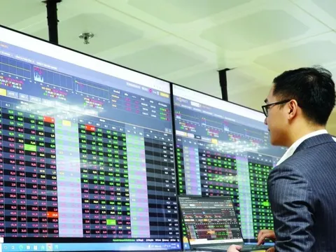 Chứng khoán tiếp tục lập đỉnh, nhà đầu tư nhận quà Noel