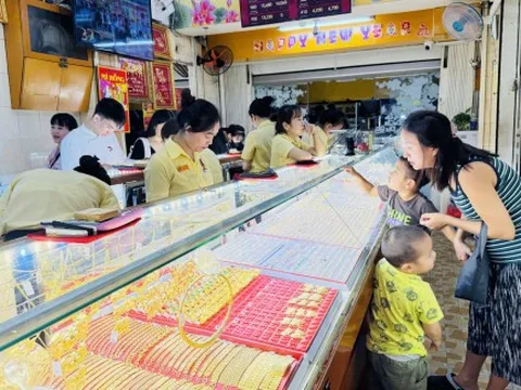 Giá vàng lại phá kỷ lục, chạm 159 triệu đồng/lượng