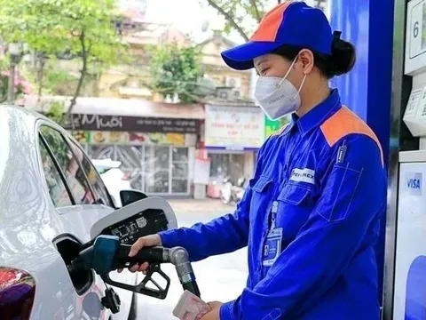 Giá xăng dầu giảm từ 15h chiều nay