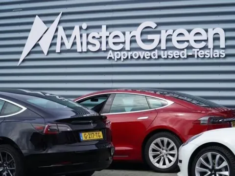 Tin vào lời hứa của Elon Musk về đội quân Robotaxi, đại gia cho thuê xe Hà Lan lâm cảnh trắng tay