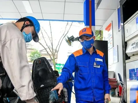 Tăng nguồn cung xăng dầu dịp Tết, gấp rút chuyển sang E10