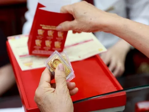 Giá vàng sáng 26/12: Lấy lại đà tăng, giới phân tích vẫn giữ quan điểm lạc quan