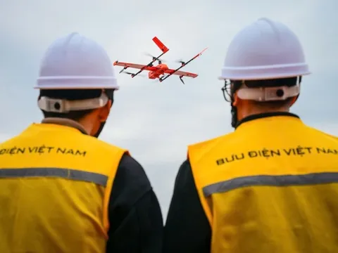 Việt Nam lần đầu tiên dùng UAV vận chuyển mẫu xét nghiệm y tế, sếp Vietnam Post khẳng định: Không phải để diễn