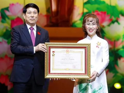 Nữ tỷ phú, Tiến sĩ Nguyễn Thị Phương Thảo nhận danh hiệu Anh hùng Lao động