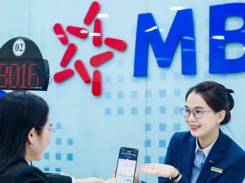 Lương thưởng cao vút của ngân hàng