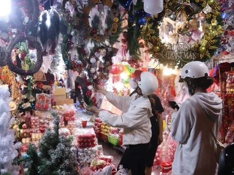 Người Việt Nam vừa chi ra hơn 500 tỷ đồng cho mùa Giáng sinh, mua sắm trực tuyến áp đảo