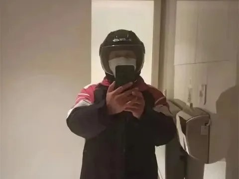 Giáo sư Văn học hiện đang là Giảng viên Đại học đi làm shipper, tháng kiếm được 26 triệu: Nói thẳng về hành trình đã trải qua cùng thái độ của đồng nghiệp