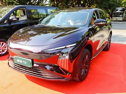 'Vua xe tải' tại Việt Nam ra mắt mẫu SUV thuần điện ngang hàng với Mazda CX-5 giá chỉ 577 triệu: Chạy được 530km/1 lần sạc, nội thất tương lai, phanh tự động, khởi động không cần chìa khoá