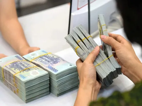 Một ngân hàng tăng lãi suất tiết kiệm lần thứ ba trong tháng 12, kỳ hạn 6 tháng vượt 7%