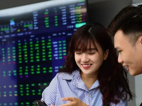 Thị trường chứng khoán 'rực rỡ pháo hoa' đón năm mới