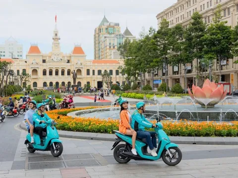 Tỷ phú Phạm Nhật Vượng chơi lớn: VinFast, Xanh SM hỗ trợ 400.000 tài xế xe ôm tại TP.HCM mua xe máy điện trả góp 0%