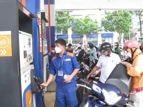 Giá xăng giảm trong kỳ điều hành cuối cùng của năm 2025, về dưới 19.000 đồng/lít