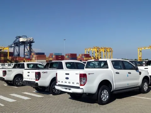 Từ hôm nay, giá xe bán tải có thể đội thêm cả trăm triệu vì thuế mới