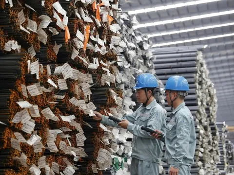 Tỷ phú Trần Đình Long chạy nước rút trước khi VinMetal kịp hành động: Kỷ lục 585.000 tấn thép xây dựng lần đầu tiên sau 34 năm