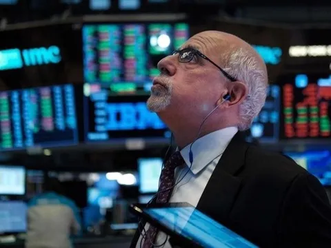 Khối ngoại "quay xe" bán ròng hơn 700 tỷ đồng phiên đầu năm mới, ngược dòng gom mạnh một mã ngân hàng