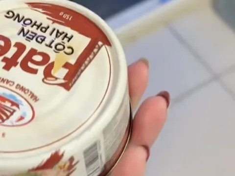 Vụ 120 tấn thịt heo bệnh: Người tiêu dùng lo lắng, thẳng tay ném pate cột đèn Hải Phòng vào sọt rác