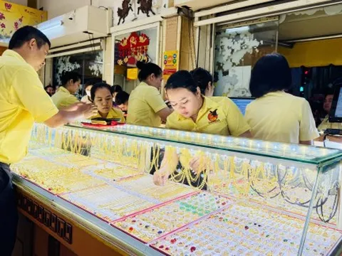 Giá vàng tiếp tục tăng gần 2 triệu đồng/lượng, giá bạc cán mốc 3 triệu đồng/ lượng