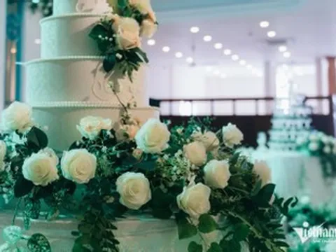 Chú rể trả lại phong bì cho bạn thân giữa tiệc cưới, khách mời ngỡ ngàng