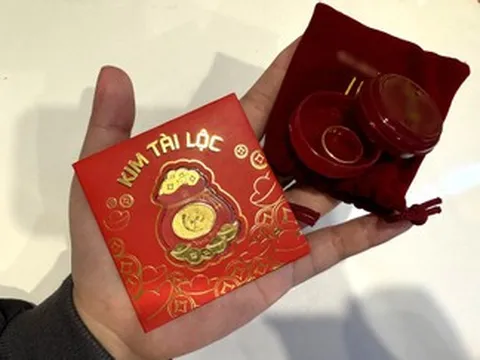 4 năm đóng cửa muộn để chờ vị khách nghèo, chủ quán cơm nhận món quà không ngờ