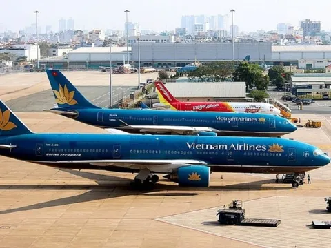 Mua vé máy bay Tết tốn cả tháng lương, nhiều người đổi ý 'xuân này không về'