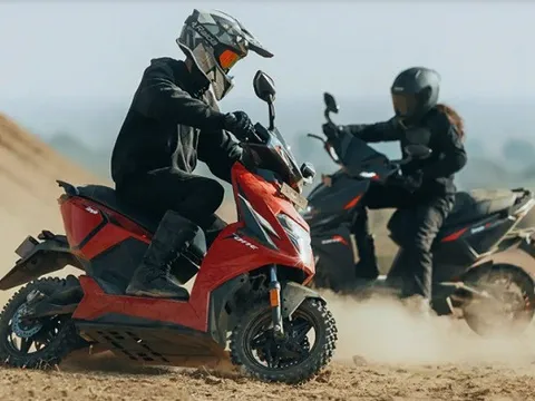 Xuất hiện xe máy điện đi tới 400km/lần sạc, công nghệ an toàn 'dày đặc', giá bán khiến nhiều người ngỡ ngàng