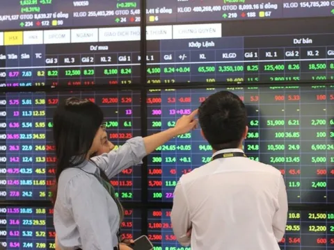 Chứng khoán tuần qua: Tâm điểm cổ phiếu Big4, dầu khí; VN-Index lập đỉnh lịch sử