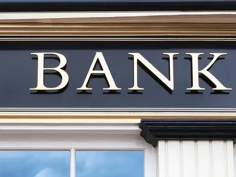 Giữa cuộc đua huy động, một ngân hàng bất ngờ hạ lãi suất