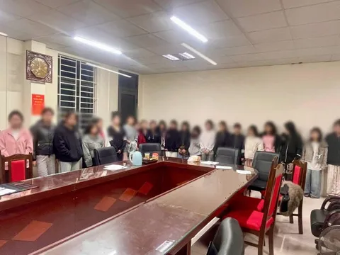 Vạch trần đường dây mua bán người núp bóng massage, karaoke: 21 thiếu nữ bị ép rót bia, bấm bài rồi bị bán qua tay nhiều chủ