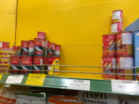 Ghi nhận tình hình thu hồi đồ hộp Hạ Long: Nhiều cửa hàng Bách Hóa Xanh và WinMart+ sẵn sàng hoàn tiền cho khách dù không còn hóa đơn