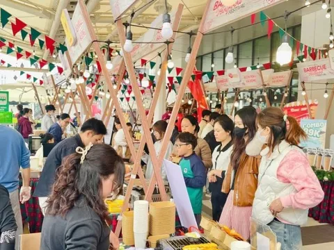 Lần đầu khuyến mại tập trung quốc gia, người dân mạnh tay sắm Tết