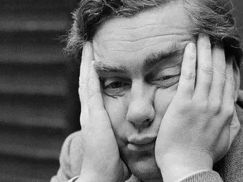 Khối ngoại quay xe bán ròng hơn 2.200 tỷ đồng trong tuần Index chạm tới mốc 1.900, cổ phiếu nào bị "xả" mạnh nhất?