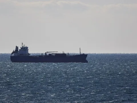 Đang trên đường đi nhận dầu tại Nga, siêu tàu chở dầu thuộc 'hạm đội bóng tối' đột ngột quay đầu về