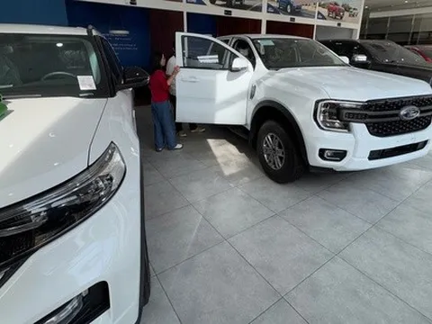 Xe bán tải sôi động trước sóng tăng giá