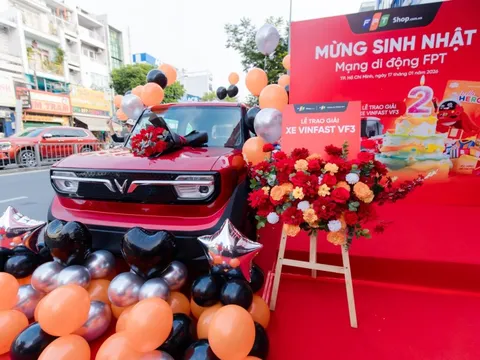Mạng di động FPT mừng sinh nhật 2 tuổi, trao xe VinFast VF3 trị giá 300 triệu cho khách hàng