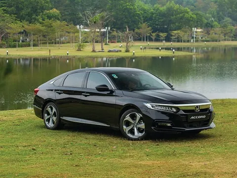 Sedan Nhật 'huyền thoại' ngừng bán tại Việt Nam, phân khúc sedan hạng D chỉ còn Camry độc diễn