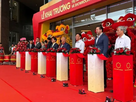 Chủ tịch Hoa Sen Lê Phước Vũ "xuống núi" bắt tay tỷ phú Trần Bá Dương: Chính thức kích hoạt "bom tấn" bán lẻ Hoa Sen Home