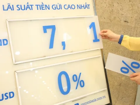 Tăng lãi suất, các ngân hàng hút tiền gửi