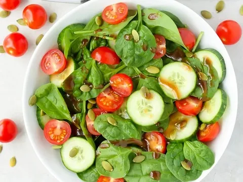 Loại rau giá chưa tới 80.000 đồng/kg bán đầy chợ Việt chứa hàm lượng sắt 'đáng nể', gần ngang thịt bò, CDC Mỹ xếp top tốt nhất thế giới