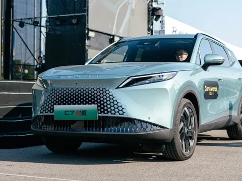 SUV Trung Quốc Omoda C7 chính thức mở bán: PHEV chạy 1.250km, giá chỉ 800 triệu, thách thức cả CR-V, CX-5