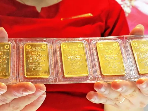 Giá vàng chiều nay tăng vượt mốc 166 triệu đồng/lượng